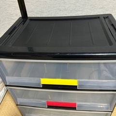 キャスター付き衣類ケースの画像