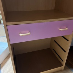 ピンクの棚の画像