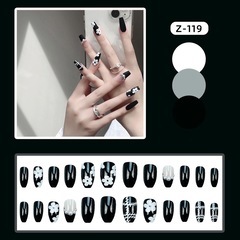 ネイルチップ24個入りの画像