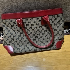 PRADA、GUCCIの画像