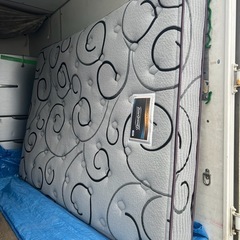 【在庫整理価格】シモンズ ダブルベッド マットレス付き 中古 の画像