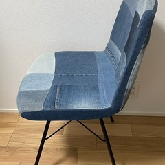 モダンダイニングテーブル　パッチワークチェアの画像