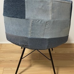 モダンダイニングテーブル　パッチワークチェアの画像