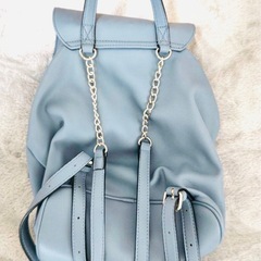 【お譲り予定者決定】GUESSリュック　ブルー　劣化のため革の剥がれありの画像