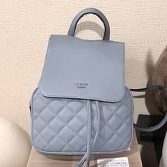 【お譲り予定者決定】GUESSリュック　ブルー　劣化のため革の剥がれありの画像