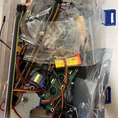 電子工作の書籍3冊とESP32他部品キットの画像