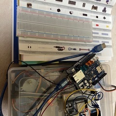 電子工作の書籍3冊とESP32他部品キットの画像