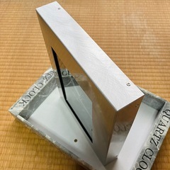 【期間限定 早い者勝ち】新品未使用 スタイリッシュなデザイン 壁掛け時計 置き時計の画像