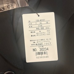 レディーススーツの画像