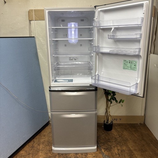 I421 ?  期間限定値下げ！ ジモティー限定価格！MITSUBISHI 冷蔵庫 (370L) 3ドア ⭐ 動作確認済 ⭐ クリーニ