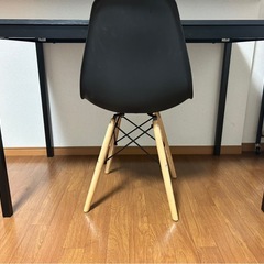 机と椅子セットの画像