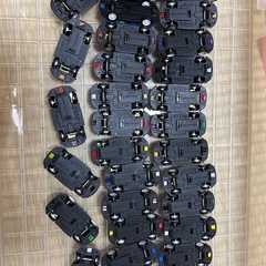金属のおもちゃの車の画像