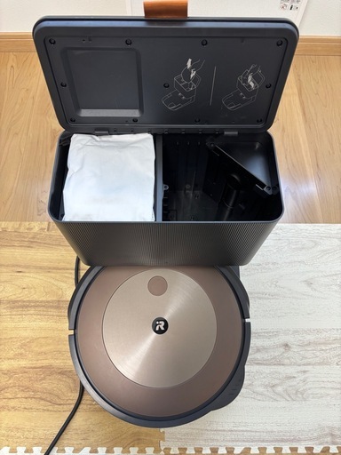 Robot掃除機本体 自動充電スタンド付き自動充電スタンド付きのRobot掃除機本体、交換用フィルター3個付きで便利。  - モデル: