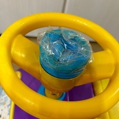 おもちゃ乗る車の画像