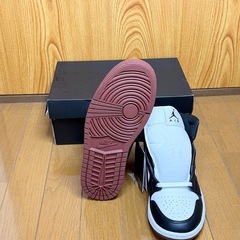 【新品未使用】☆エアジョーダン 1 MID SE　HF3216-102☆の画像