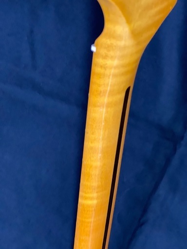 新品　ストラトキャスター エレキギター用ネック カナダ産１ピースフレイムメイプル