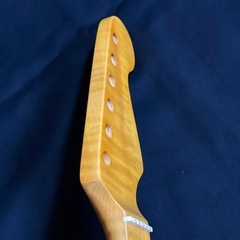 新品　ストラトキャスター エレキギター用ネック カナダ産１ピースフレイムメイプルの画像