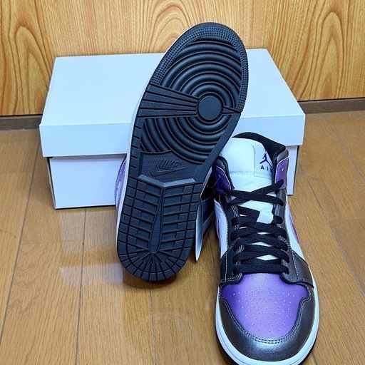 【新品未使用】☆エア ジョーダン 1 MID SE HJ5911-105☆