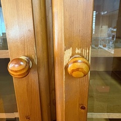 カントリー風食器棚の画像