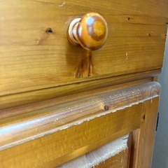 カントリー風食器棚の画像