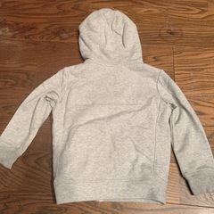 110cm☆ユニクロのパーカー
の画像