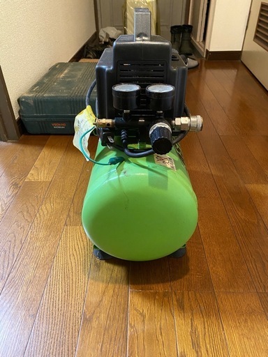 オイルレスコンプレッサー10L
