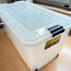 透明衣装ケースの画像