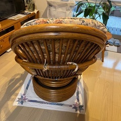 値下げ　籐回転ロッキングチアー　　　　　神奈川県引取り限定の画像