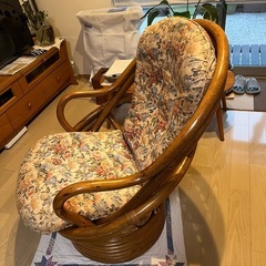 値下げ　籐回転ロッキングチアー　　　　　神奈川県引取り限定の画像