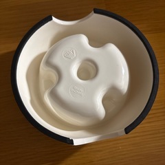 ペット用ご飯入れ　早食い防止皿の画像