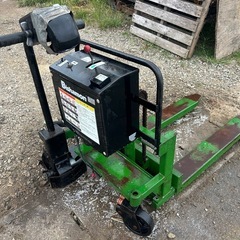 Bishamon 電動　ハンドリフター　スクーパー　バッテリー上昇走行式　荷重980kg フォーク　リフト　ハンドリフト　昇降リフト　昇降リフター　搬出作業　物流倉庫　バッテリー　スギヤス　ビシャモン　宮崎　簡易始動動画ありの画像