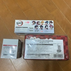 鬼滅の刃グッズセット　缶バッジ・ラバーストラップ・からあげくんBOX
の画像
