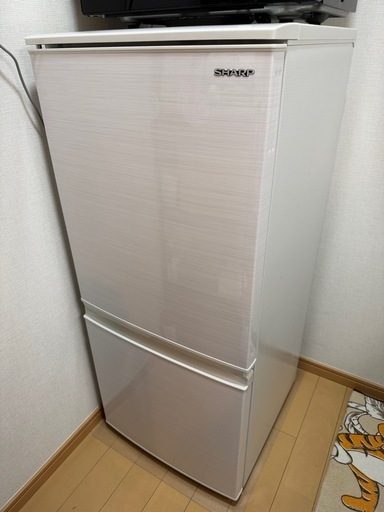冷蔵庫(137
L)