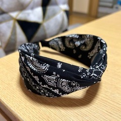 【新品未使用】ペイズリー柄  カチューシャ  ブラックの画像
