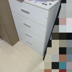 シングルベッド、タンス、テレビ、いす、机が無料ですの画像