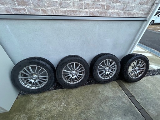 中古スタッドレスタイヤホイールセット195/65R15
