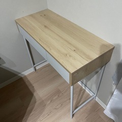 カウンターテーブルですりの画像