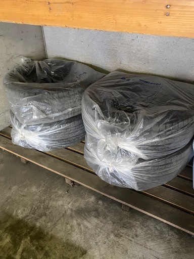 スタッドレスタイヤ　235/50/20