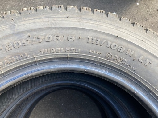 【お取引決まりました】値下げしました。TOYO TIRES 205/70R16 24年製　冬タイヤ　6本