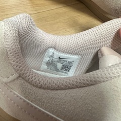 NIKE ピンク スニーカーの画像