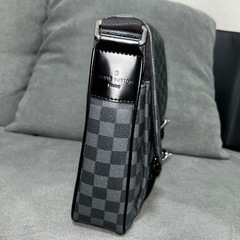 ルイヴィトン ダミエグラフィット ショルダーバッグ メッセンジャー 美品 正規品の画像