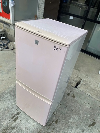 NO B567?福岡市内配送設置無料✨?137L 2ドア冷蔵庫 つけかえどっちもドア シャープ SJ-14E3-KP キーワード ピン