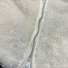ベビー もこもこ白ベスト 90㎝の画像