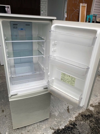 NO B570?福岡市内配送設置無料✨?【プラズマクラスター搭載】トップフリーザー167L冷蔵庫 ゴールド系 SJ-PD17T-N