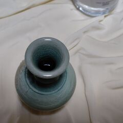 【まだ受付中･送付可能】小ぶりの一輪挿し 青磁 和風インテリアのアクセントに♪ 早い者勝ちです✨✨の画像