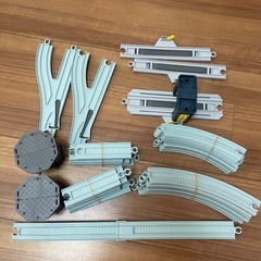 【おもちゃまとめ売り】ダイソー　プチ電車シリーズ　線路　レール　新幹線　マグネット遊び　プラレールの画像