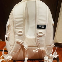大人気！new  era ホワイト　キャリアパック リュック BAG 35L　の画像