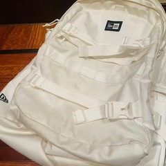 大人気！new  era ホワイト　キャリアパック リュック BAG 35L　の画像