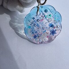 ミニシマエナガ　ハンドメイド　レジンキーホルダーの画像