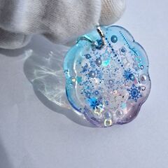 ミニシマエナガ　ハンドメイド　レジンキーホルダーの画像